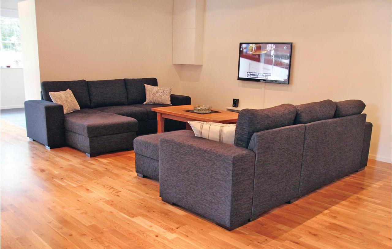 2 Bedroom Cozy Apartment In Habo Мулльшё Экстерьер фото